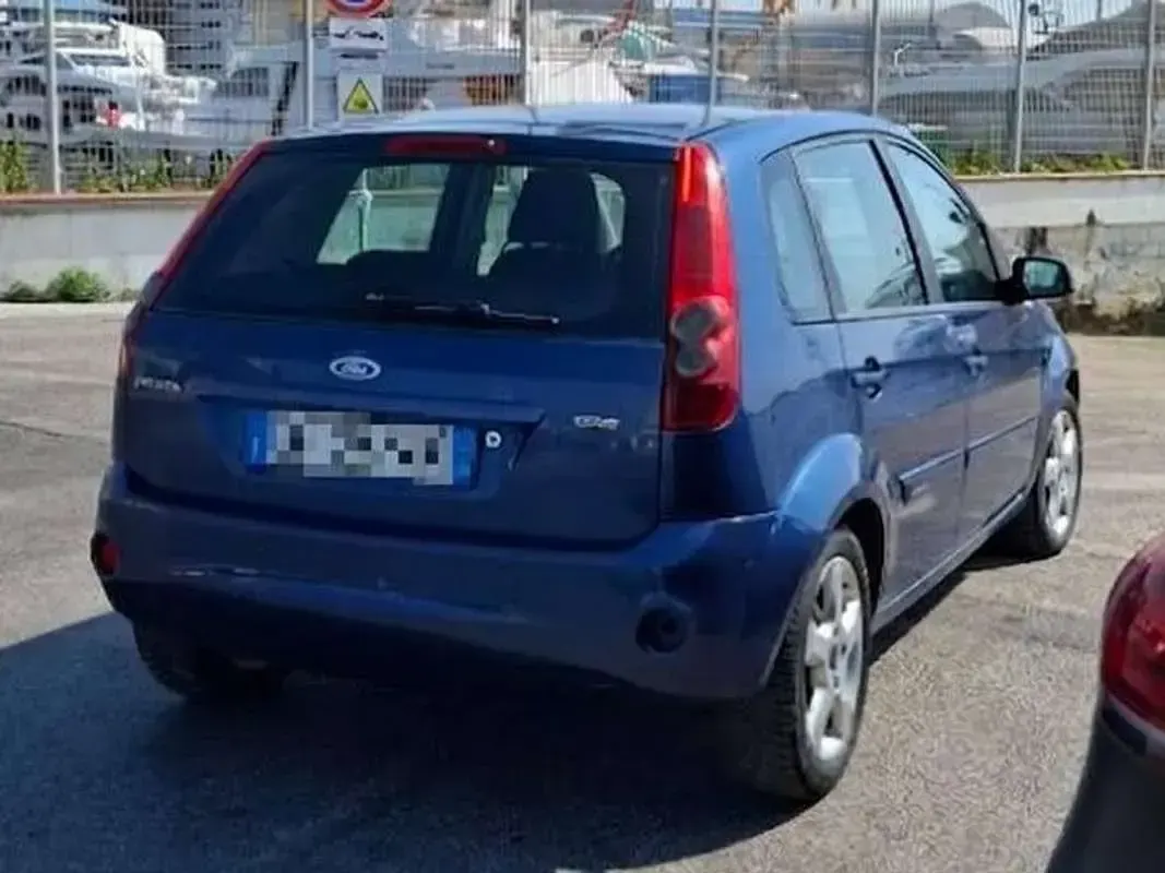 Usata Ford Fiesta Ghia 68 CV (50 kW) 2007 Blu/azzurro Utilitaria