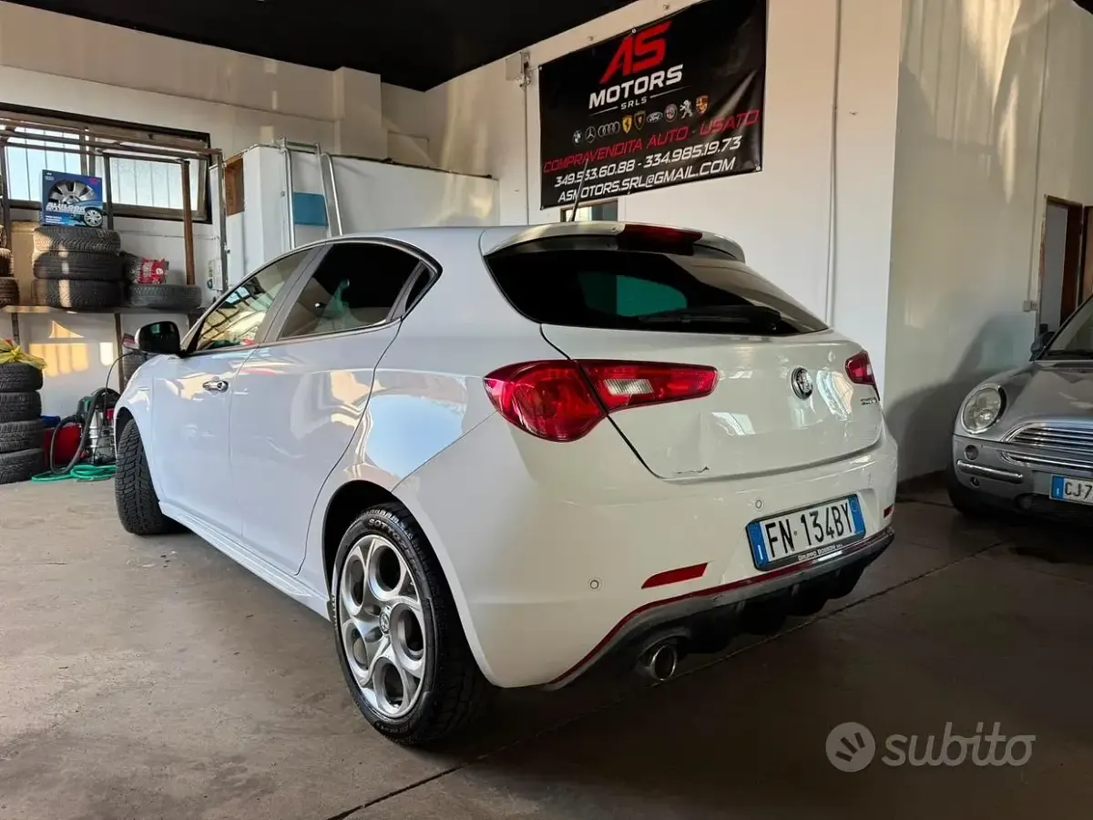Usata Alfa Romeo Giulietta Super 120 CV (88 kW) 2018 Bianco Utilitaria