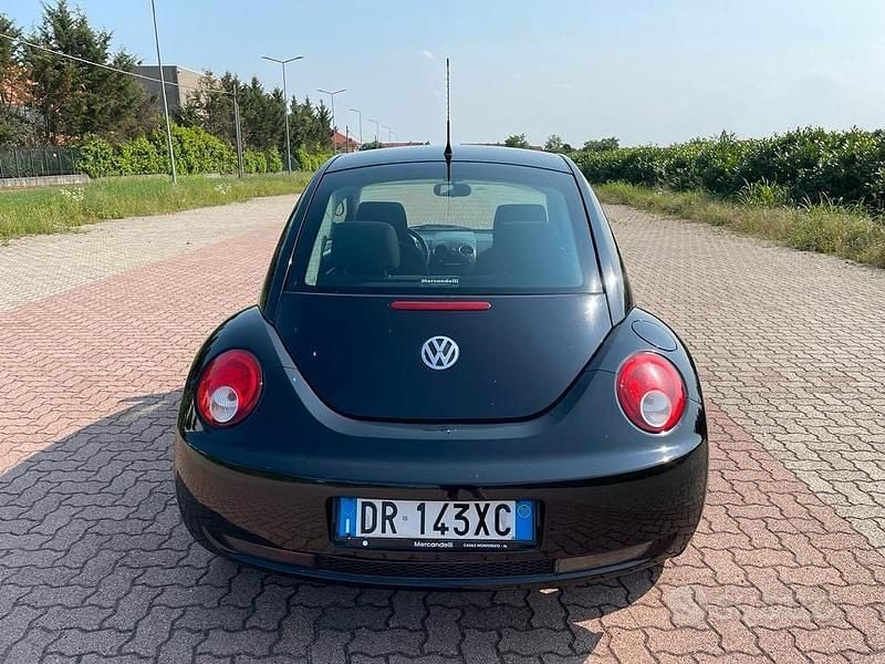 Usata VW New Beetle 105 CV (77 kW) 2008 Nero Utilitaria