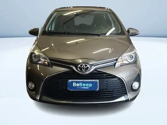 Usata Toyota Yaris Lounge 69 CV (50 kW) 2017 Grigio Berlina