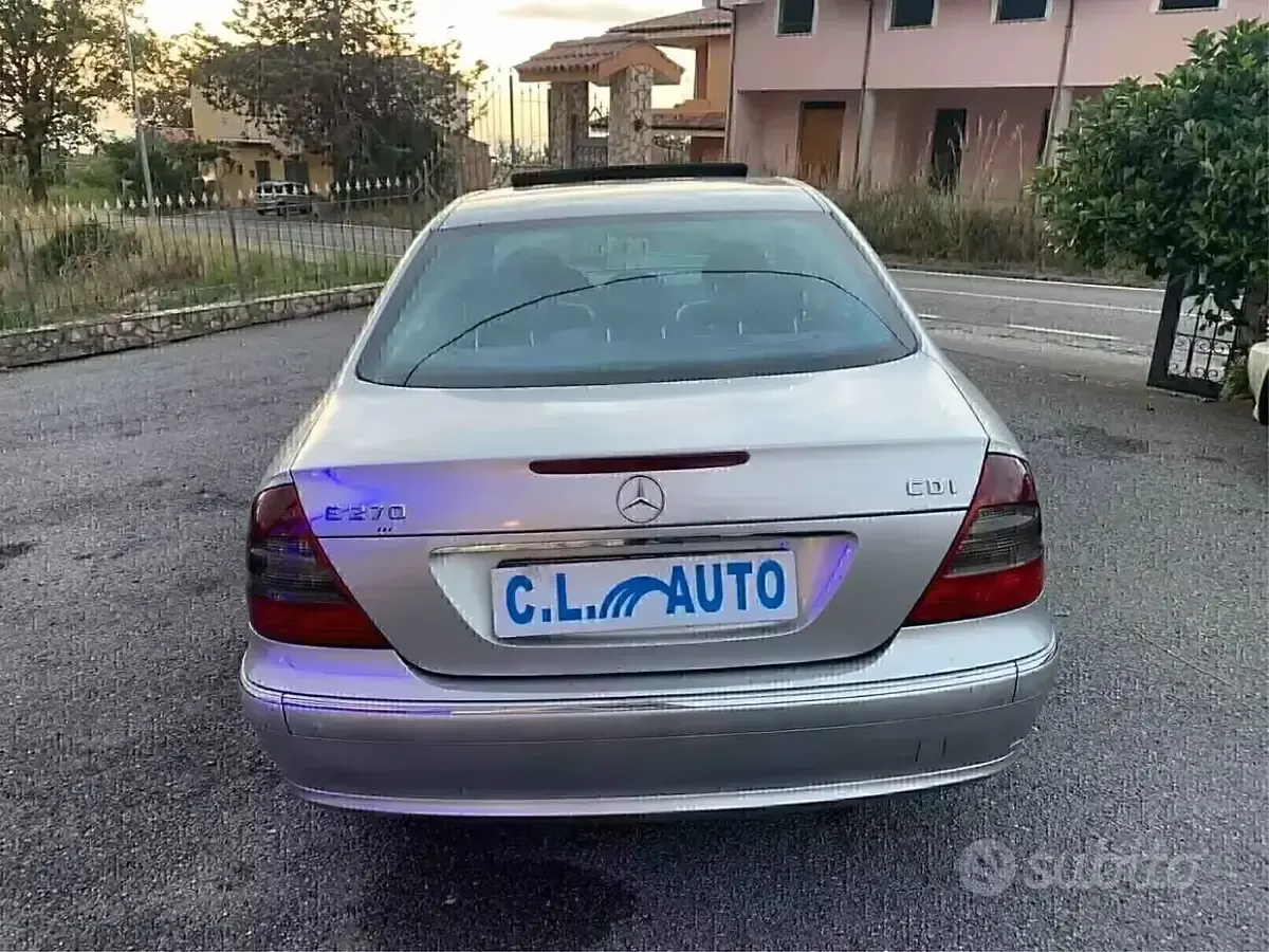 Usata Mercedes E270 177 CV (130 kW) 2003 Grigio Berlina