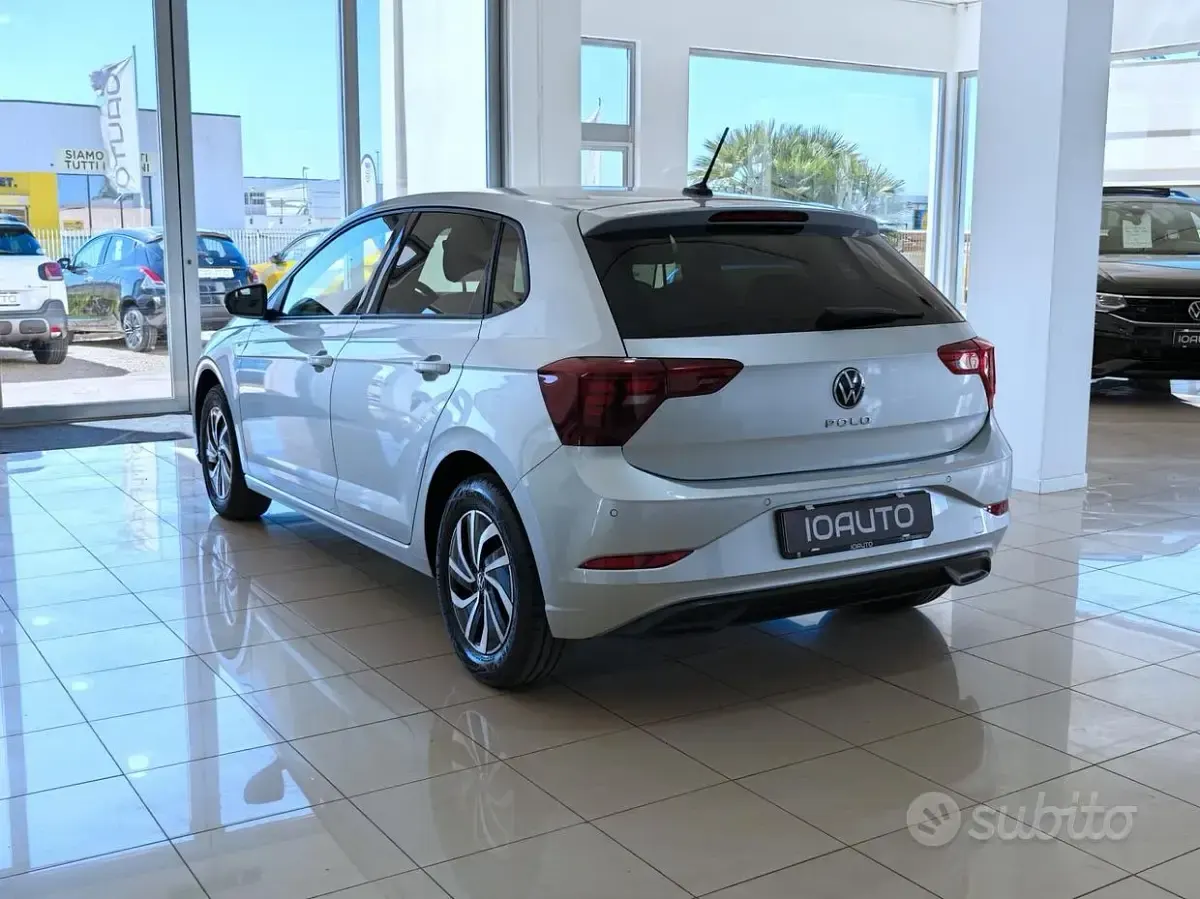 Usata VW Polo Life 95 CV (69 kW) 2023 Grigio Utilitaria