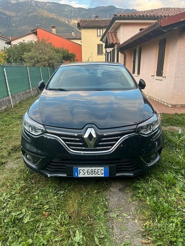 Nero Usata 2018 Renault Mégane IV Tre volumi | 8000 € (Super prezzo) - Immagine 1/4
