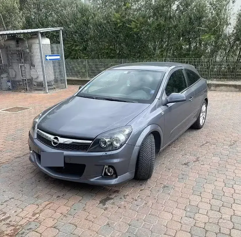 Usata Opel Astra GTC Cosmo 101 CV (74 kW) 2008 Grigio Berlina