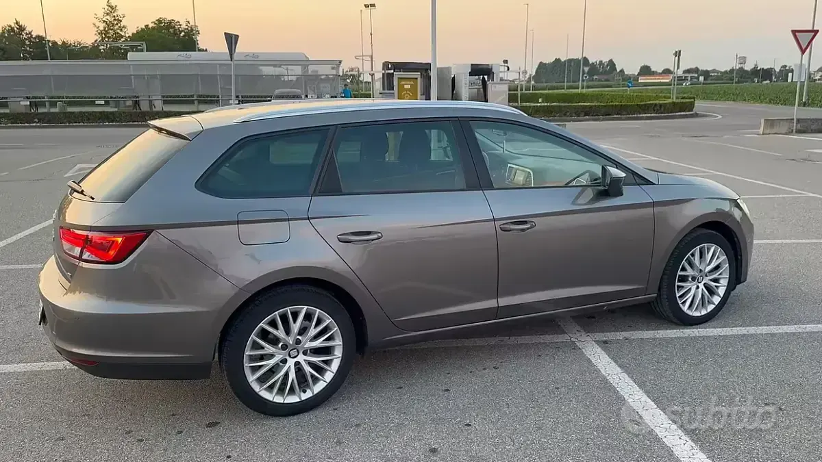 Usata Seat Leon 105 CV (77 kW) 2014 Marrone Station wagon
