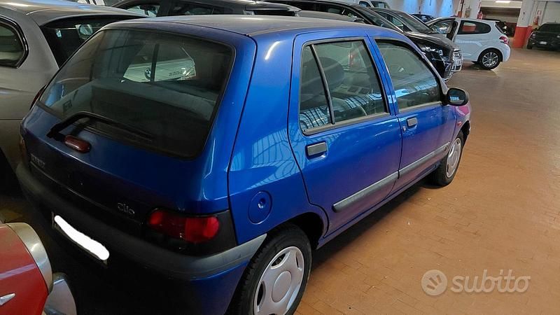 Usata Renault Clio II 58 CV (42 kW) 1998 Blu Berlina