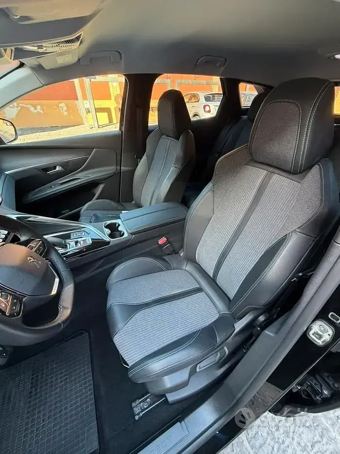 Usata Peugeot 3008 131 CV (96 kW) 2022 SUV