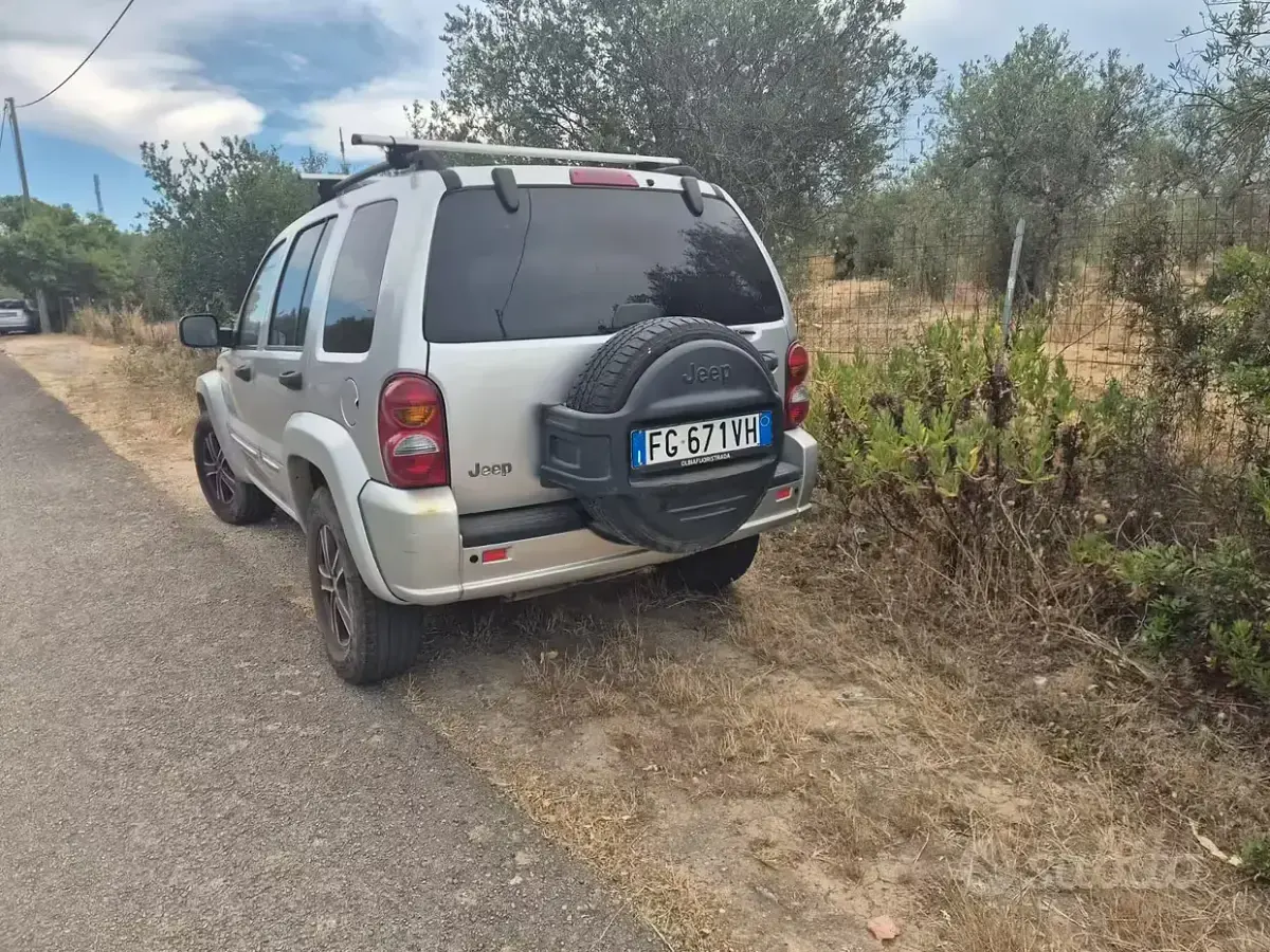 Usata Jeep Cherokee 150 CV (110 kW) 2003 SUV
