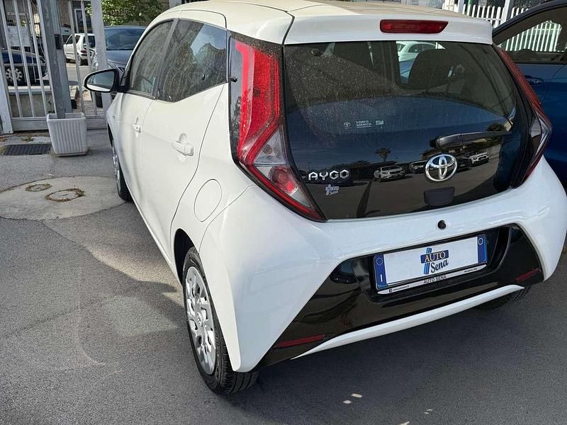 Usata Toyota Aygo Business Edition 72 CV (52 kW) 2019 Bianco Utilitaria