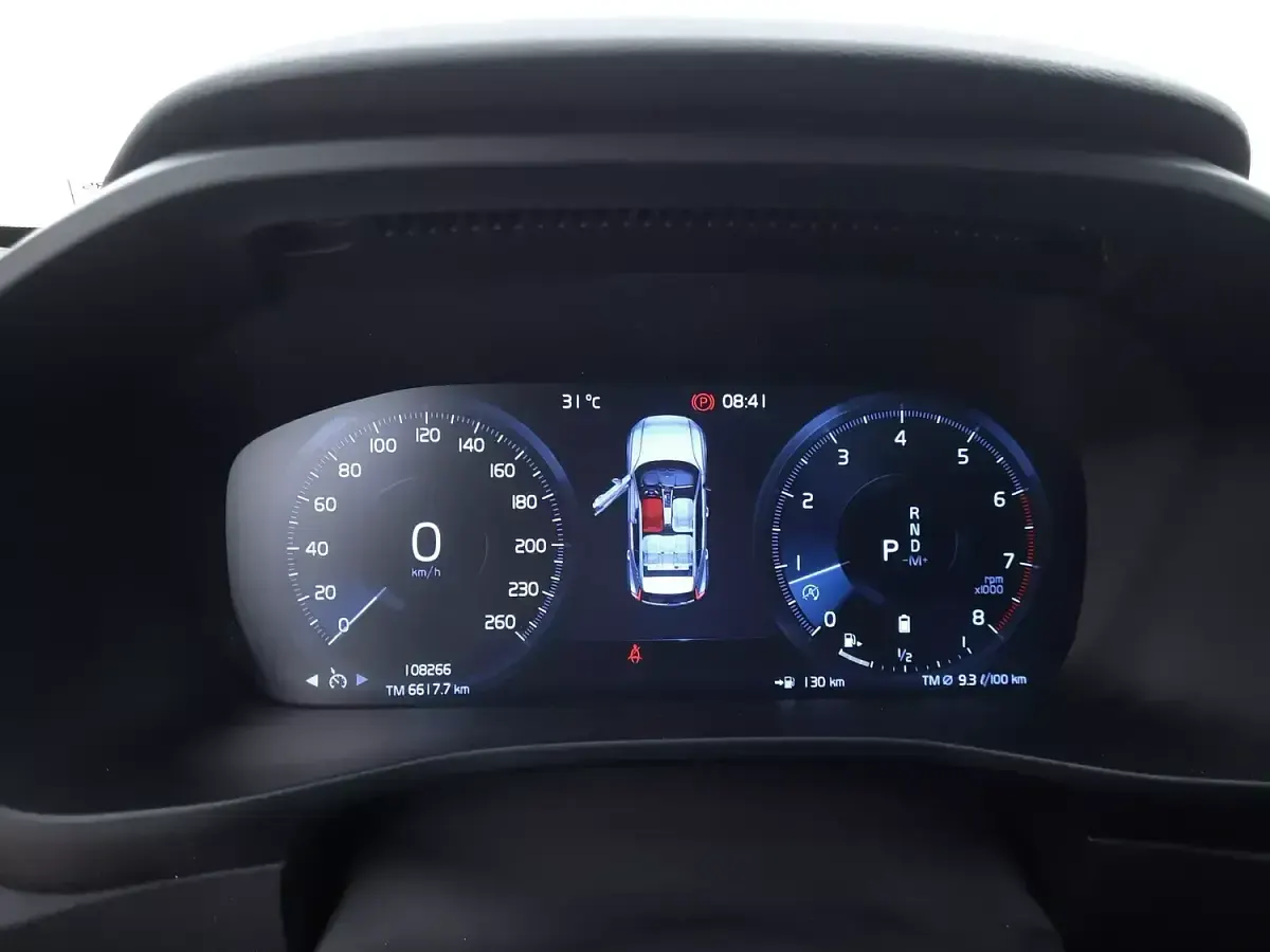 Usata Volvo XC40 Momentum 197 CV (144 kW) 2021 Biancobianco SUV