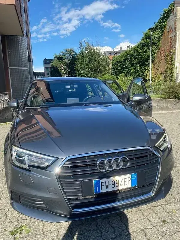 Usata Audi A3 Business 116 CV (85 kW) 2019 Grigio Berlina