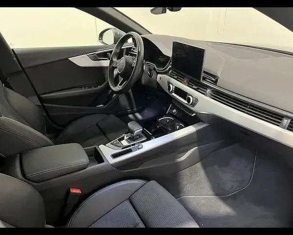 Usata Audi A5 Sportback S-Line 204 CV (150 kW) 2023 Grigio daytona perlato Utilitaria
