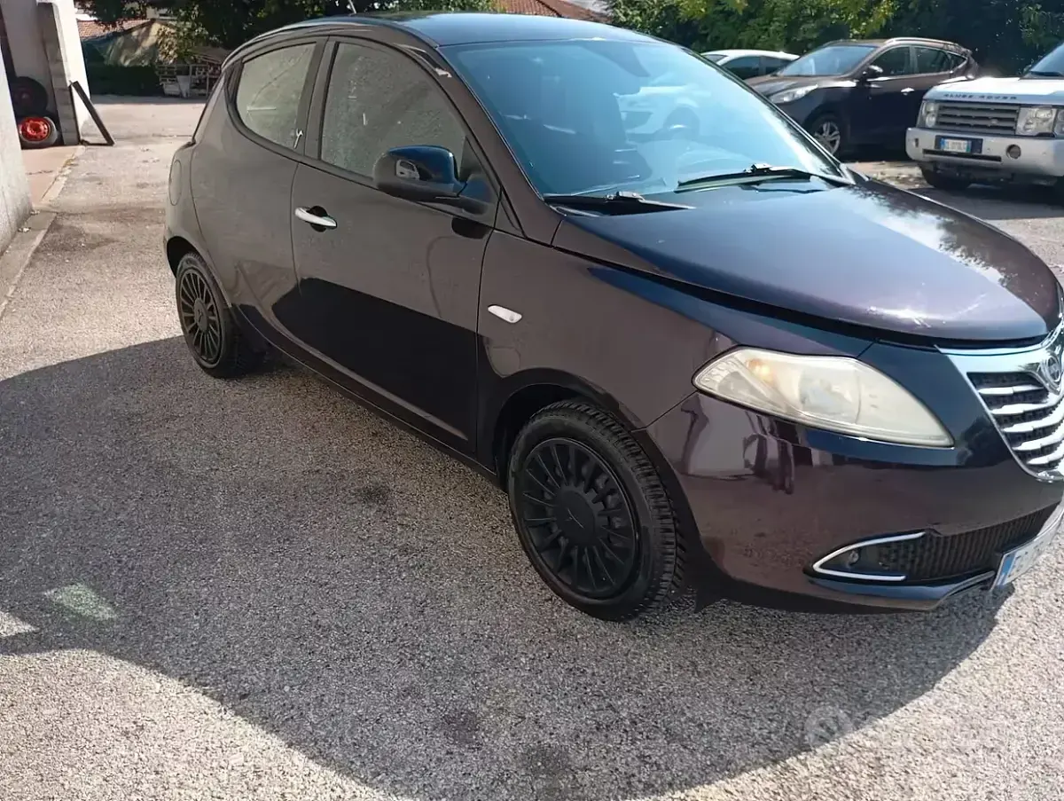 Usata Lancia Ypsilon 69 CV (50 kW) 2011 Marrone Utilitaria