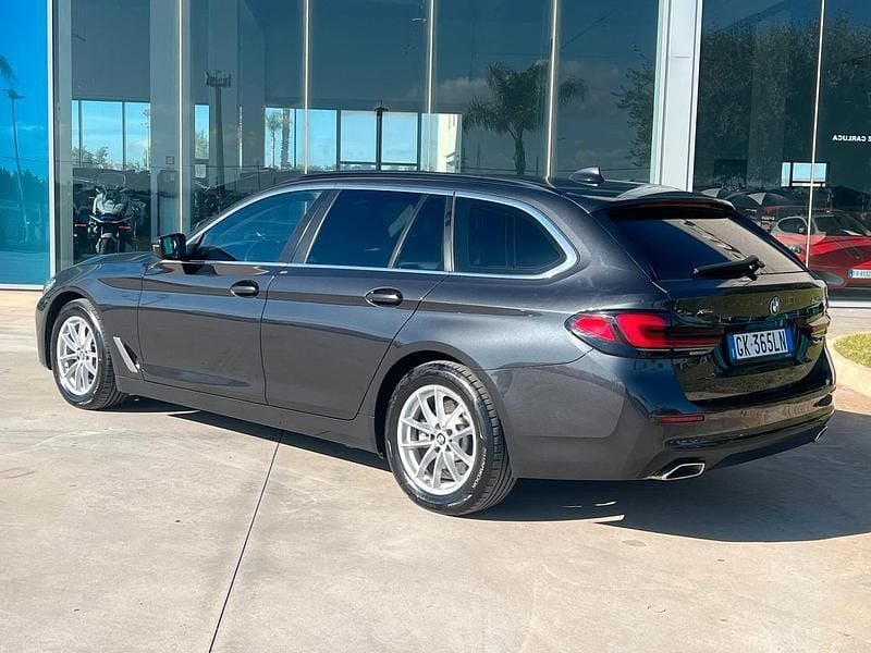Usata BMW 520 Luxury Line 190 CV (139 kW) 2022 Grigio Station wagon