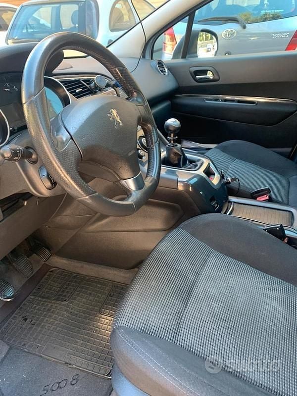 Usata Peugeot 5008 Business-Line 150 CV (110 kW) 2011 Grigio Monovolume