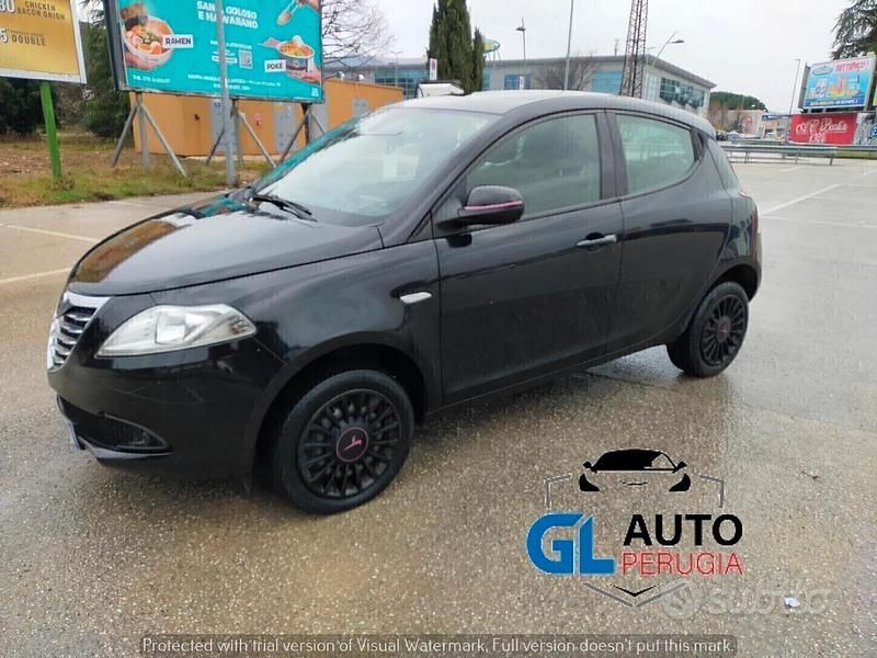 Usado Lancia Ypsilon 85 HP (62 kW) 2014 Preto Citadino