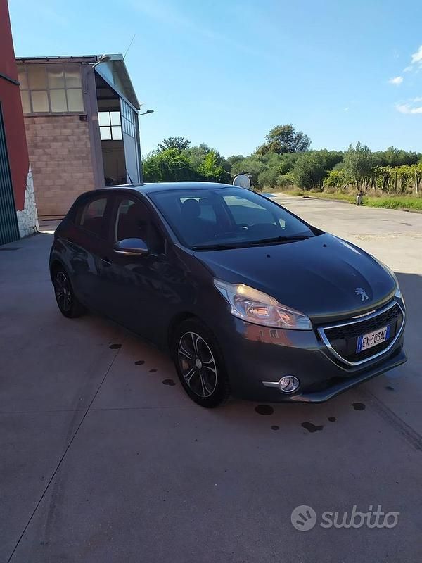 Usata Peugeot 208 Access 82 CV (60 kW) 2018 Grigio Utilitaria