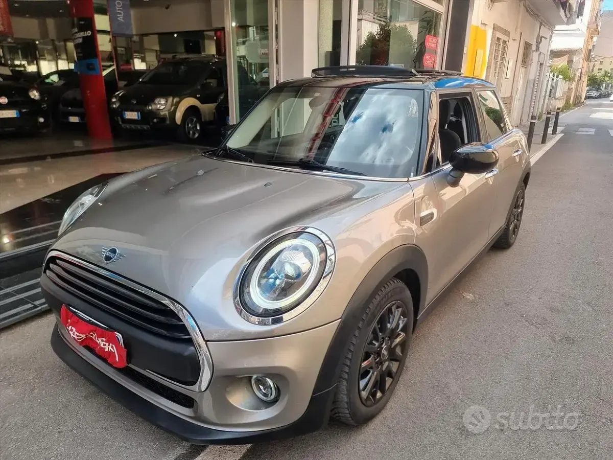 Usata Mini ONE 75 CV (55 kW) 2020 Grigio Utilitaria