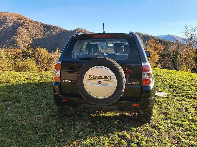 Usata Suzuki Grand Vitara 106 CV (77 kW) 2013 Nero SUV