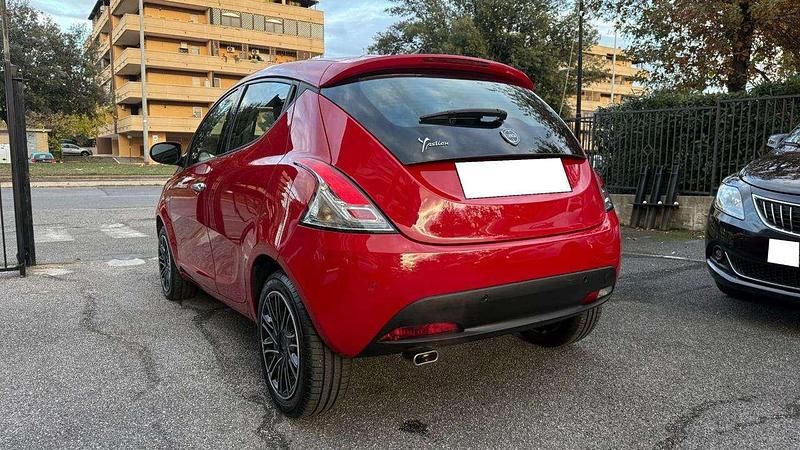 Usata Lancia Ypsilon Gold 69 CV (50 kW) 2023 Rosso argilla Utilitaria