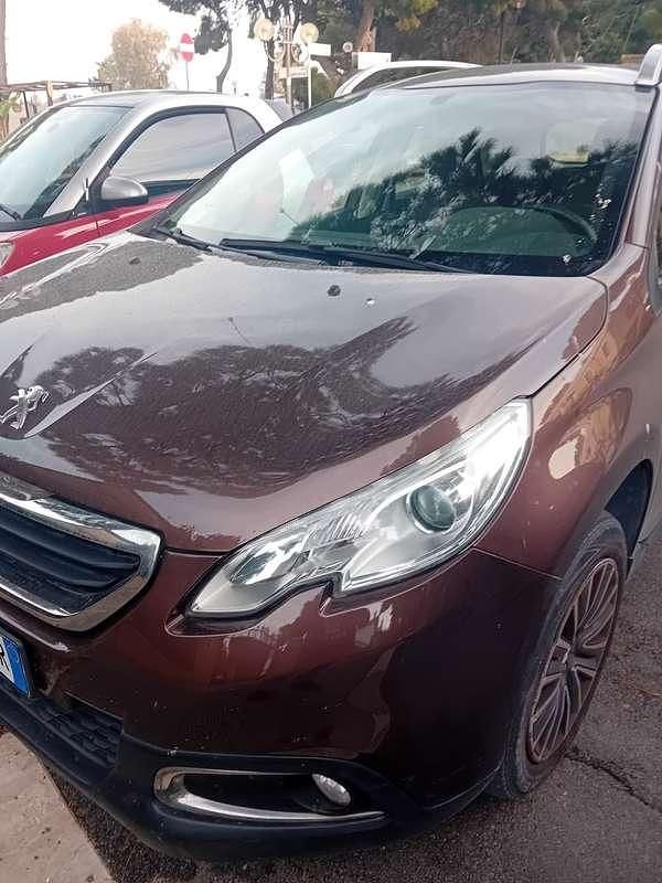 Usata Peugeot 2008 Allure 82 CV (60 kW) 2014 Marrone SUV