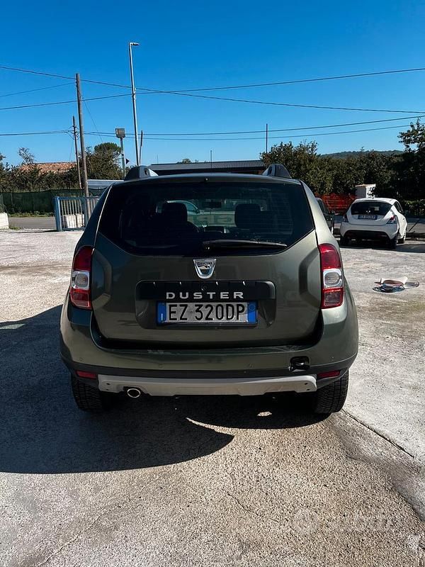 Usata Dacia Duster 110 CV (80 kW) 2015 Verde Station wagon
