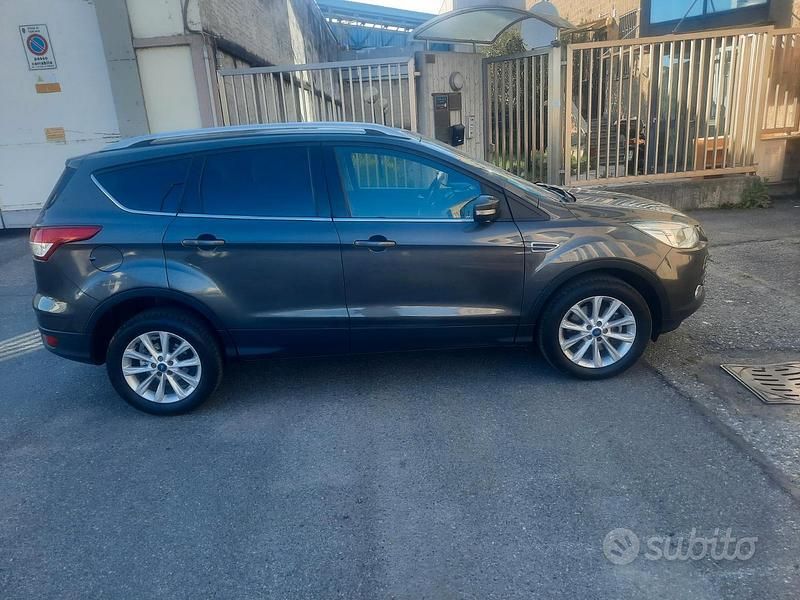 Usata Ford Kuga 120 CV (88 kW) 2016 Grigio SUV