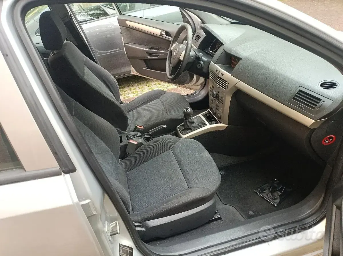 Usata Opel Astra 101 CV (74 kW) 2008 Grigio Station wagon