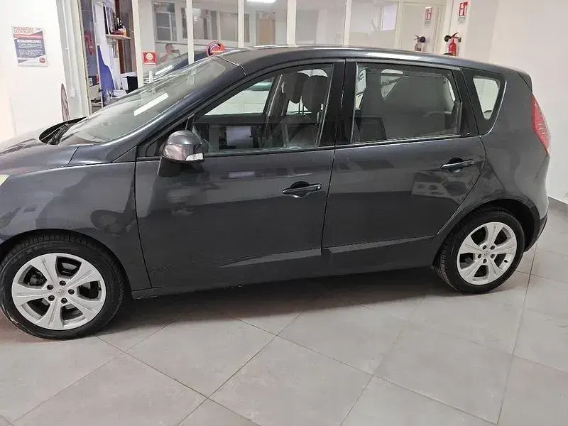 Usata Renault Scénic Dynamique 110 CV (80 kW) 2010 Giallo Monovolume