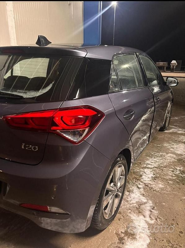 Usata Hyundai i20 90 CV (66 kW) 2016 Grigio Utilitaria
