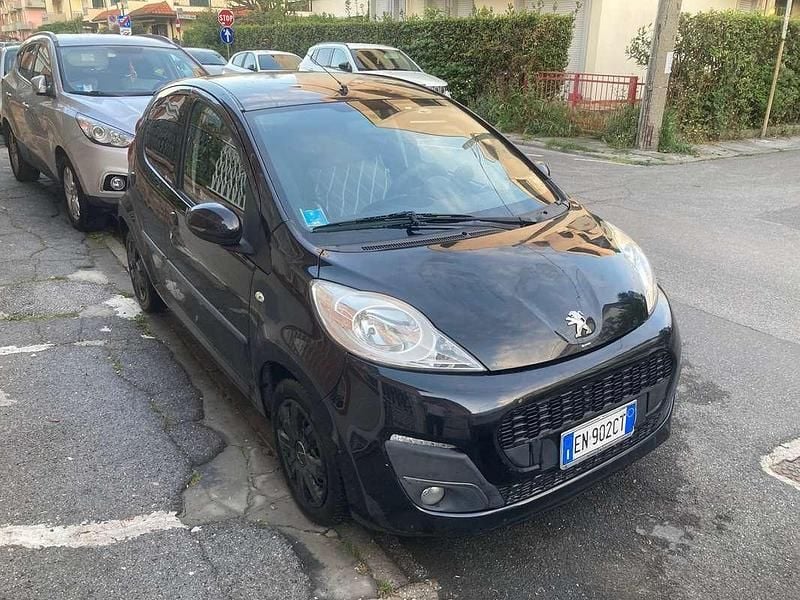 Usata Peugeot 107 Urban Move 68 CV (50 kW) 2012 Nero Utilitaria