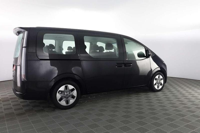 Usata Hyundai Staria 177 CV (130 kW) 2023 Abyss black Monovolume
