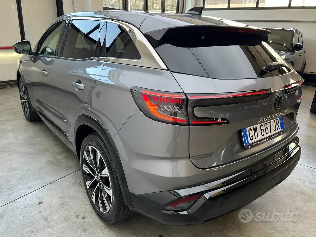 Usata Renault Austral Techno 131 CV (96 kW) 2023 Grigio SUV
