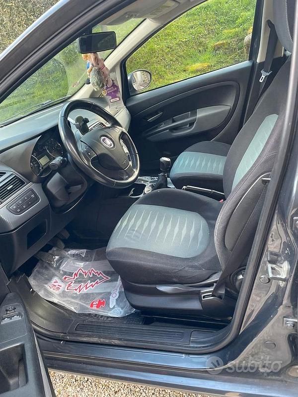 Usata Fiat Grande Punto Active 110 CV (80 kW) 2009 Grigio Utilitaria