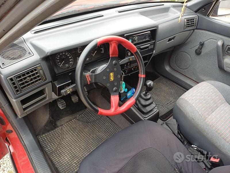 Usata Renault R9 54 CV (39 kW) 1990 Rosso Berlina