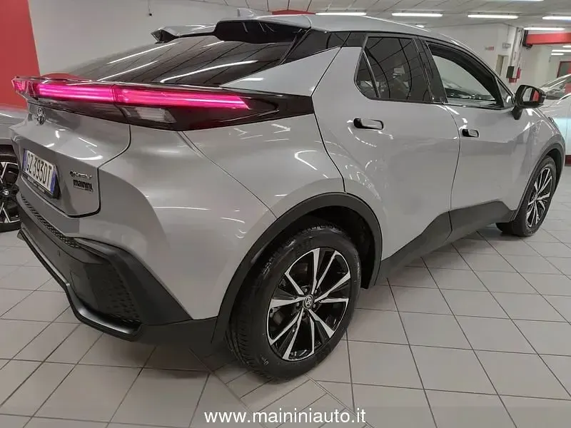 Second-hand Toyota C-HR Trend 98 CP (72 kW) 2025 Argintiu SUV