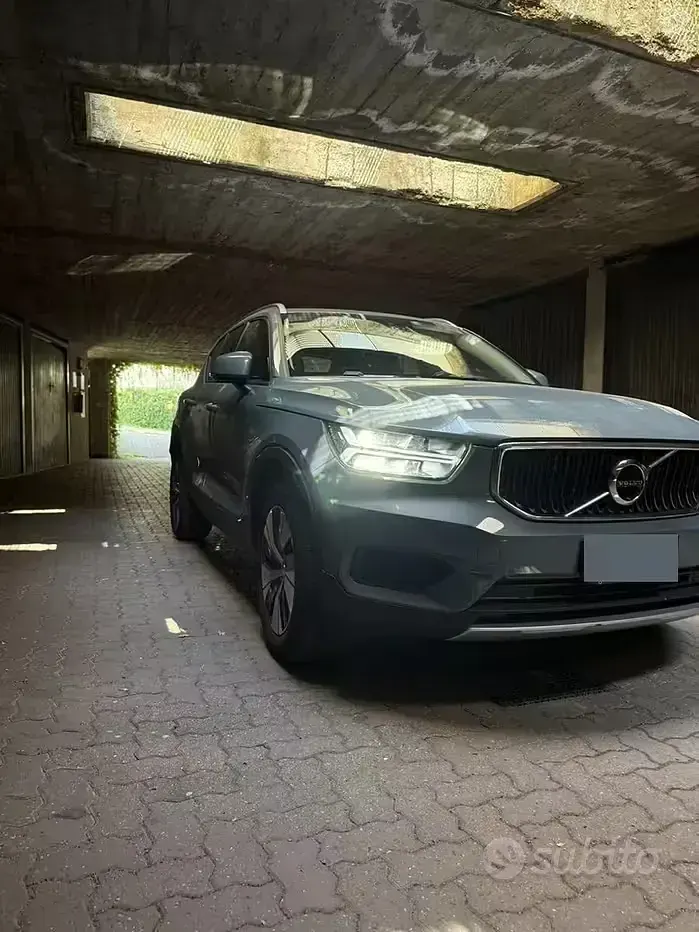 Usata Volvo XC40 163 CV (119 kW) 2022 Grigio SUV
