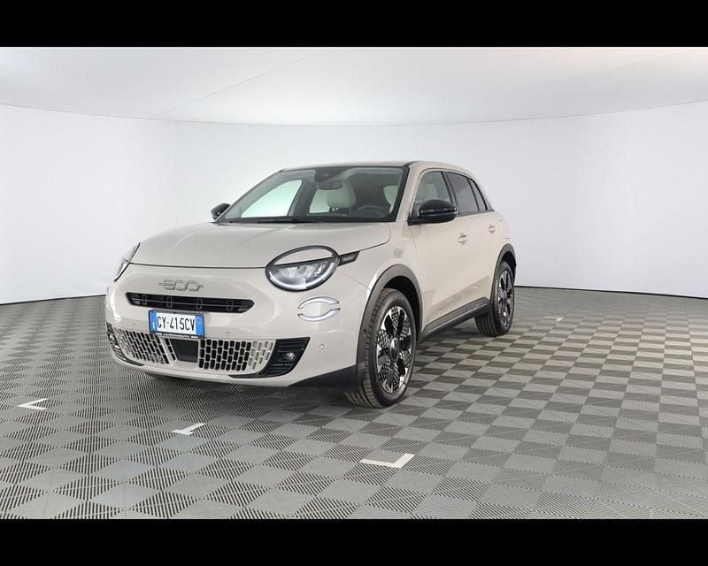 Usata Fiat 600 La Prima 100 CV (73 kW) 2025 Sabbia metallizzato SUV