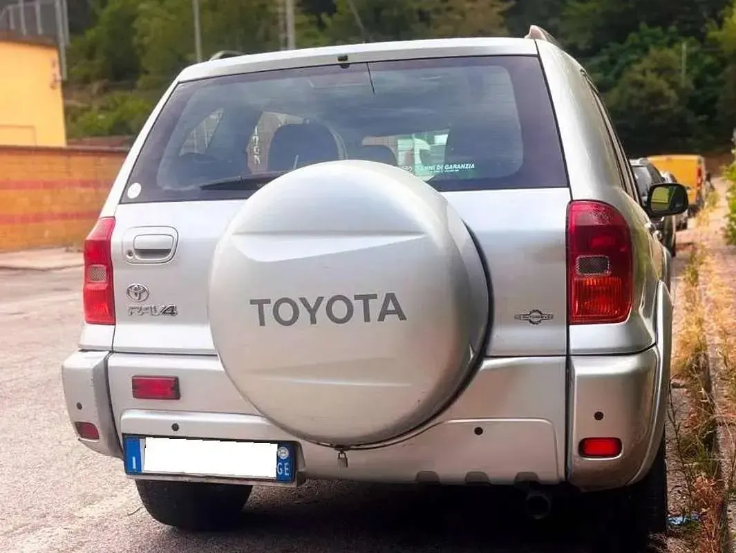 Usata Toyota RAV4 116 CV (85 kW) 2002 Grigio SUV