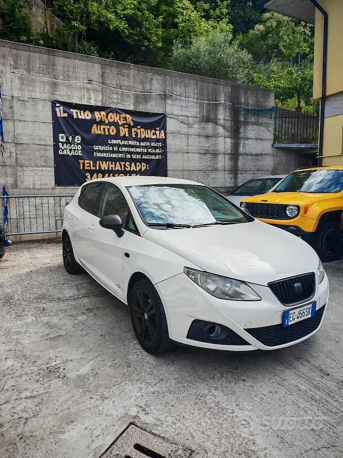 Begagnad Seat Ibiza Style 69 HK (50 kW) 2011 Vit Sedan