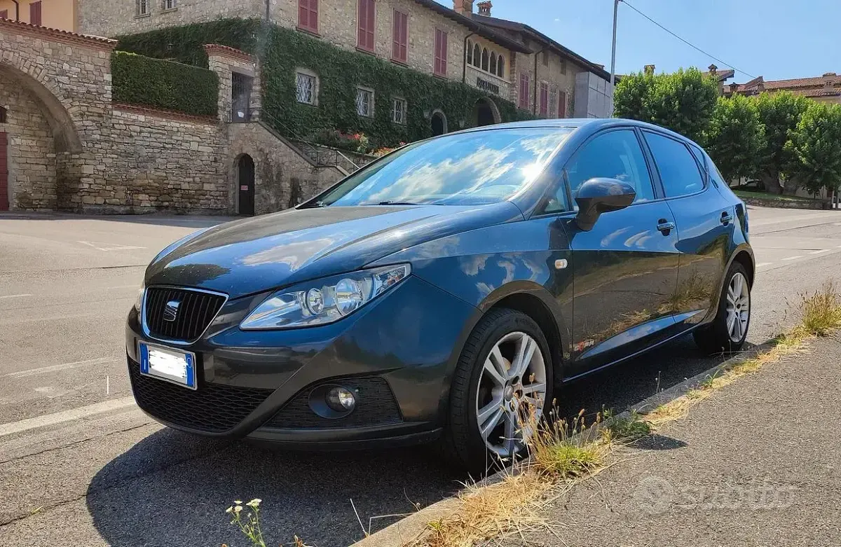 Usata Seat Ibiza Copa 85 CV (62 kW) 2011 Grigio Berlina