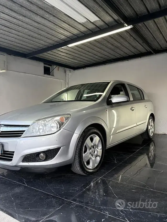 Usata Opel Astra Enjoy 88 CV (64 kW) 2009 Grigio Berlina