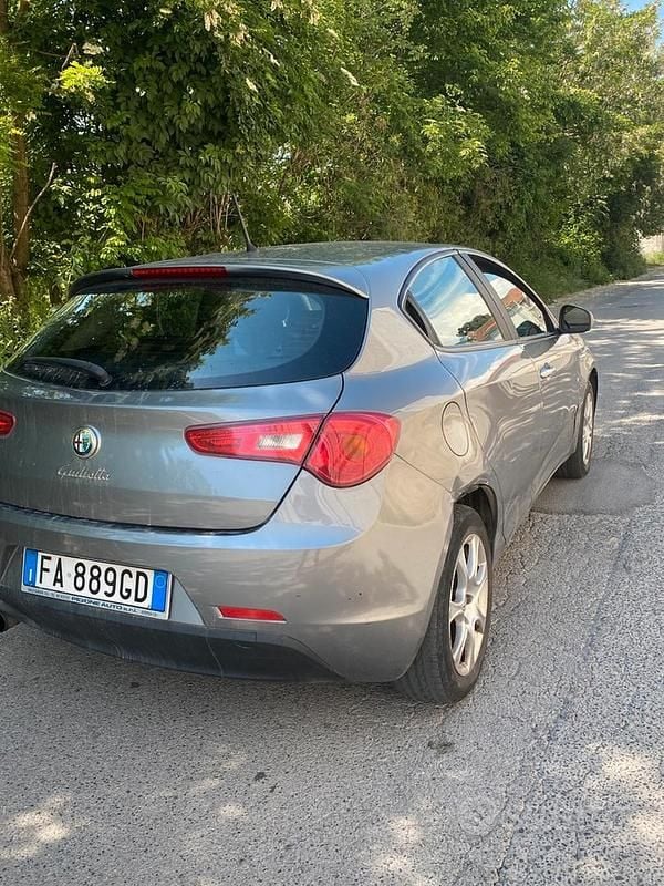 Usata Alfa Romeo Giulietta 109 CV (80 kW) 2013 Grigio Utilitaria