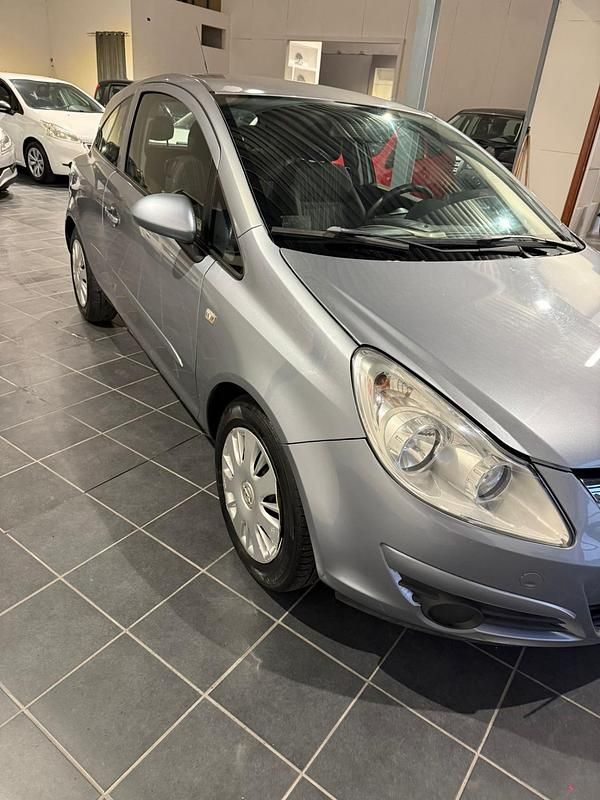 Usata Opel Corsa 60 CV (44 kW) 2008 Argento Utilitaria