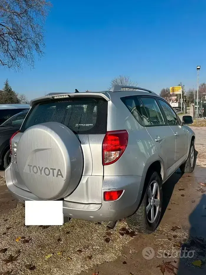 Usata Toyota RAV4 Luxury 136 CV (100 kW) 2008 Grigio SUV