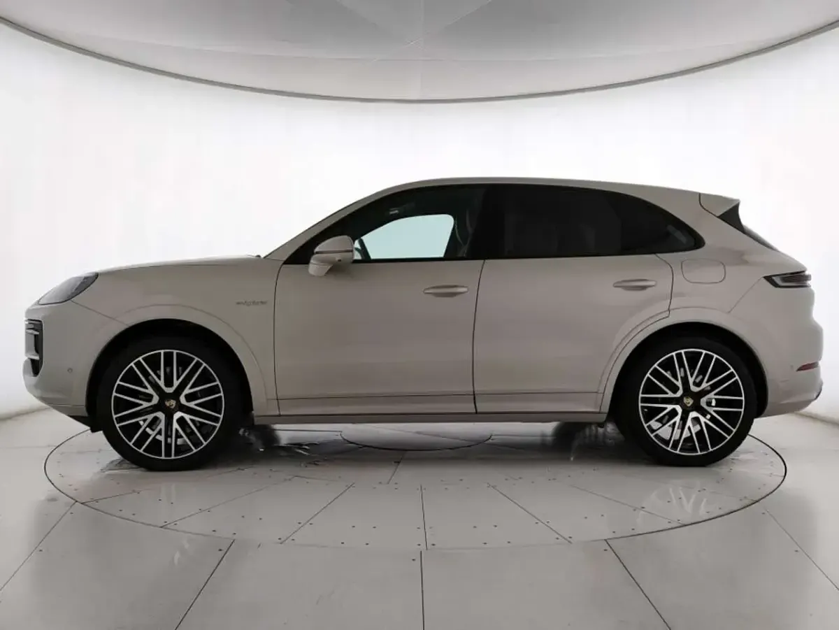 Gebraucht Porsche Cayenne 305 PS (224 kW) 2024 Beige SUV