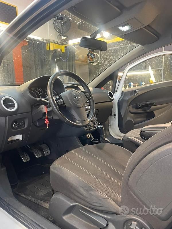 Usata Opel Corsa 2012 Bianco Coupé