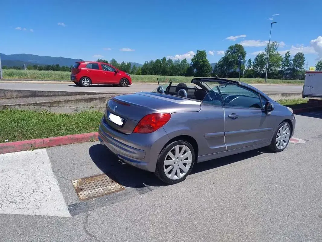 Usata Peugeot 207 CC 120 CV (88 kW) 2007 Argento Cabrio