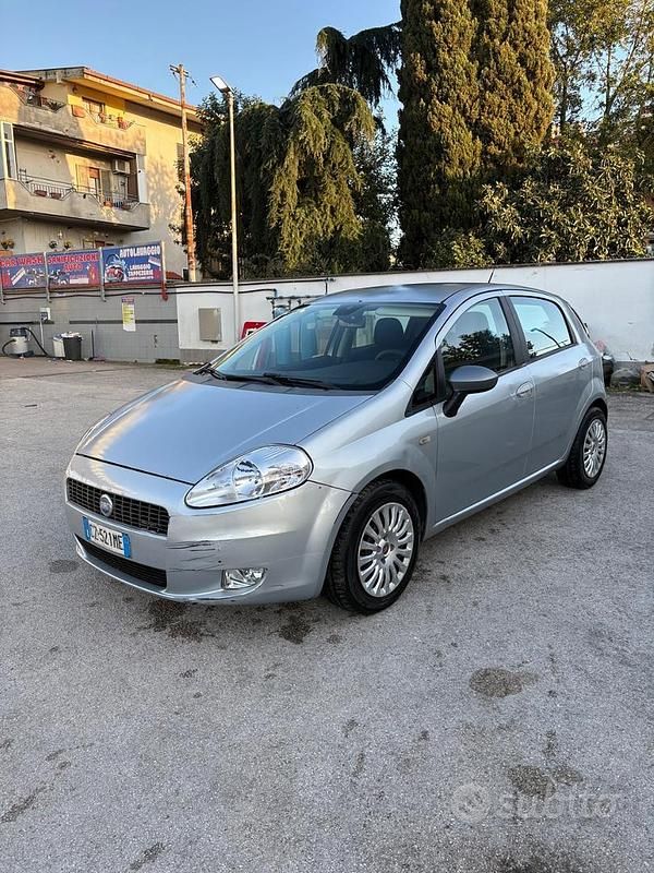 Usata Fiat Grande Punto 90 CV (66 kW) 2005 Grigio Utilitaria