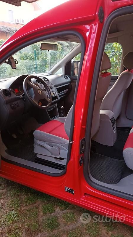 Usata VW Caddy 109 CV (80 kW) 2008 Rosso Monovolume